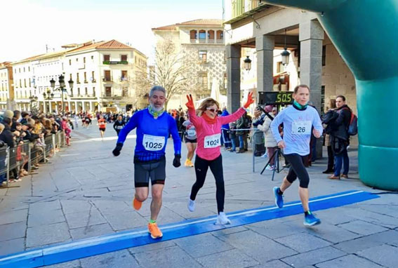 corredores llegando a la meta